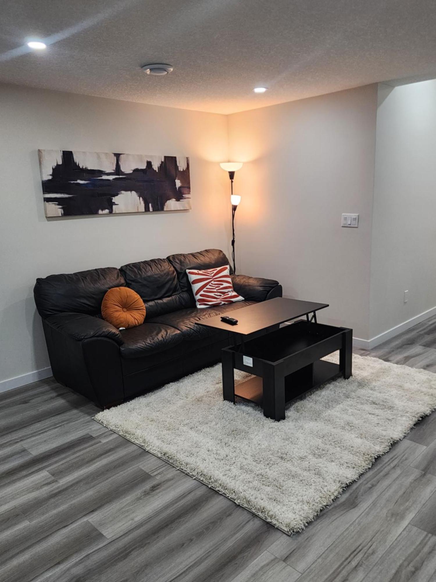 דירות YYC Trendy 2-Bed Oasis Awaits! מראה חיצוני תמונה